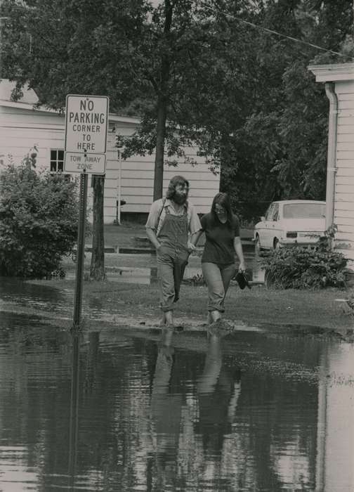 Floods, Cedar Falls, IA, history of Iowa, Iowa History, Motorized Vehicles, car, UNI Special Collections & University Archives, Iowa, uni, Homes, sign, overalls, university of northern iowa