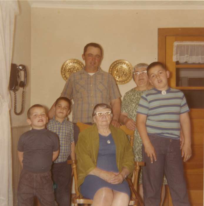 Portraits - Group, Meyers, Peggy, history of Iowa, Iowa History, Families, West Liberty, IA, Iowa, Children