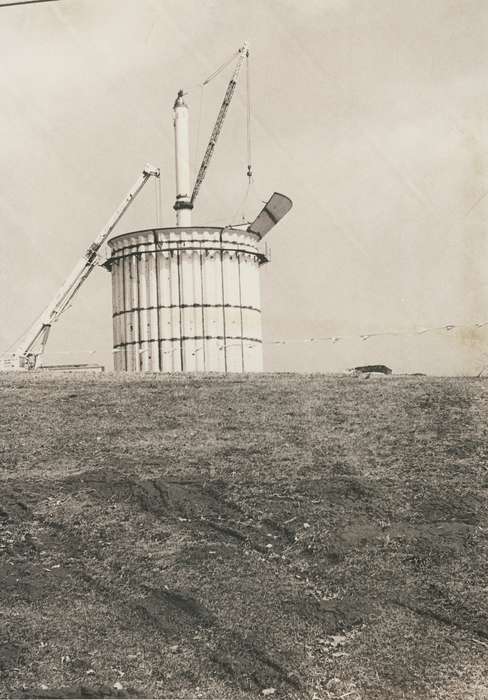 crane, history of Iowa, Iowa History, Waverly, IA, water tower, Iowa, Farms, Waverly Public Library, Labor and Occupations