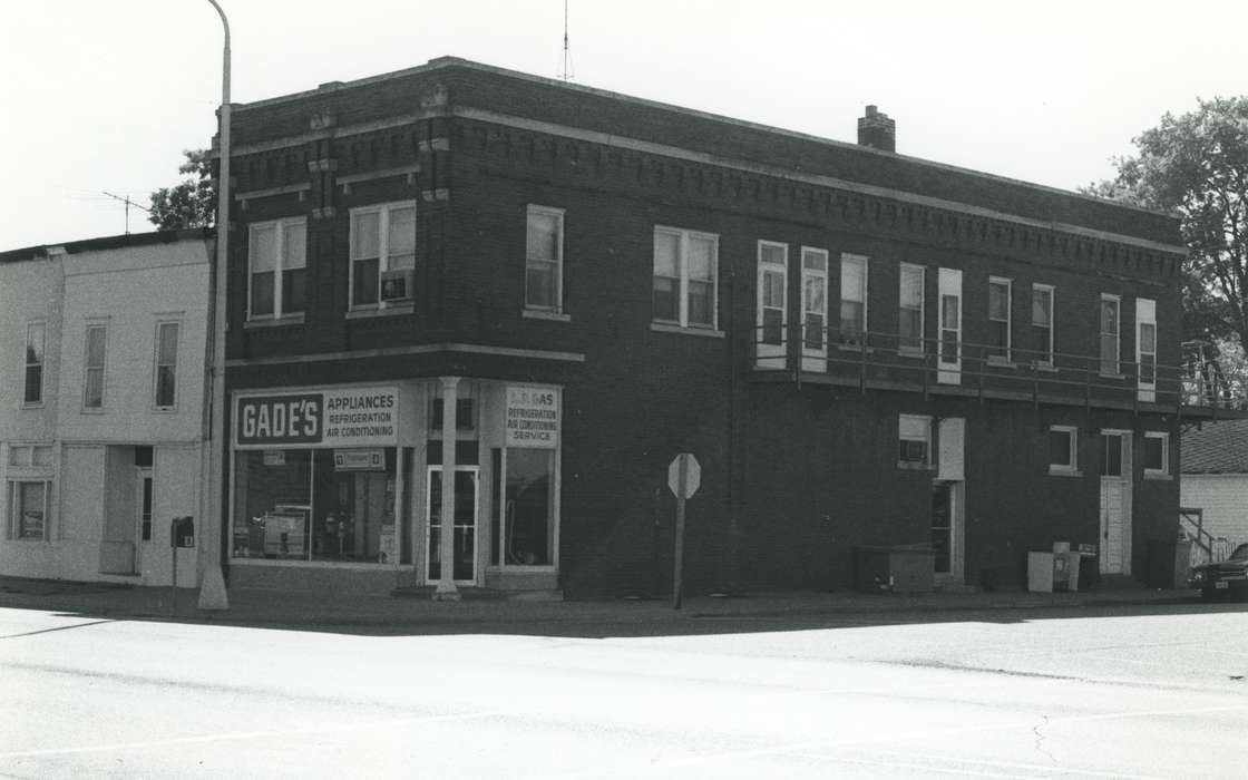 Main Streets & Town Squares, main street, history of Iowa, Iowa History, Businesses and Factories, business, Iowa, Cities and Towns, Waverly Public Library