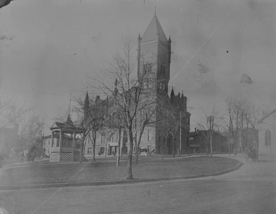 Main Streets & Town Squares, history of Iowa, gazebo, Ottumwa, IA, Iowa History, Lemberger, LeAnn, horse and buggy, Prisons and Criminal Justice, clock, courthouse, bandstand, Iowa, Cities and Towns, park