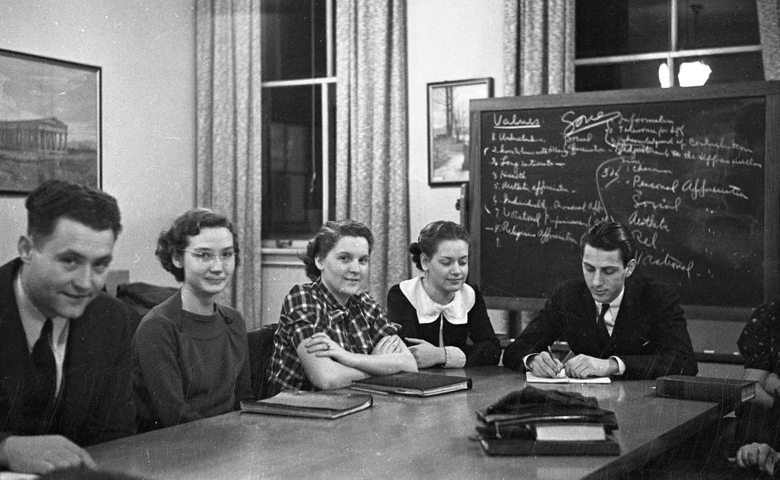 Portraits - Group, Iowa History, chalkboard, Iowa, Schools and Education, university of northern iowa, iowa state teachers college, uni, UNI Special Collections & University Archives, Cedar Falls, IA, history of Iowa