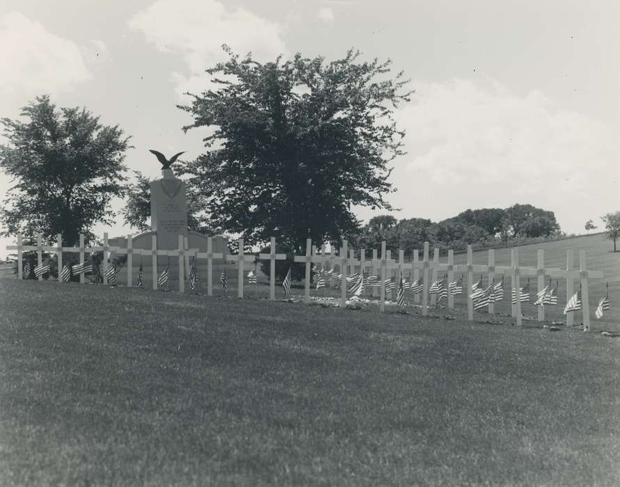 Military and Veterans, Cemeteries and Funerals, Iowa History, history of Iowa, american flag, Waverly, IA, crosses, Iowa, memorial, Waverly Public Library