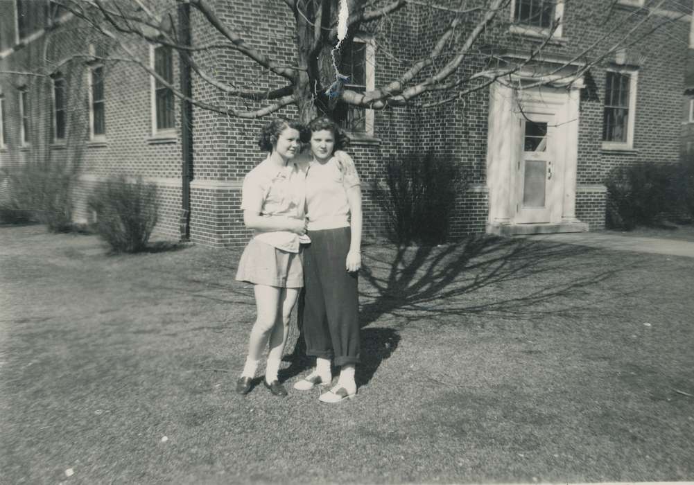 Portraits - Group, bartlett hall, Cedar Falls, IA, women, history of Iowa, University of Northern Iowa Museum, Iowa History, uni, iowa state teachers college, fashion, twins, Iowa, Schools and Education, university of northern iowa