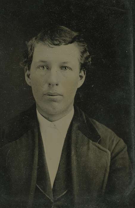 jacket, Iowa History, vest, Iowa, history of Iowa, Donner, Tracy, Portraits - Individual, USA