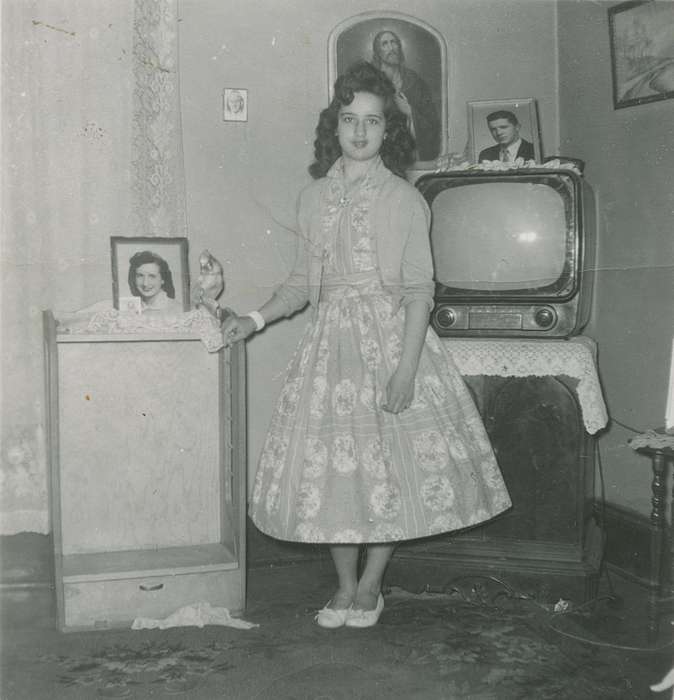 Iowa, tv, Ewing, Marlene, hairstyle, Homes, Portraits - Individual, dress, Fort Dodge, IA, history of Iowa, Iowa History, television