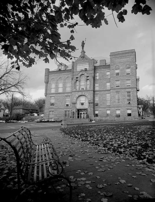 Cities and Towns, bench, Iowa, Iowa History, Lemberger, LeAnn, Ottumwa, IA, courthouse, Prisons and Criminal Justice, history of Iowa