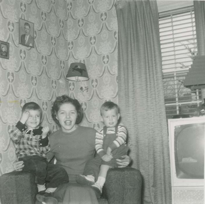 mother, wallpaper, Iowa History, sons, Children, Iowa, history of Iowa, Council Bluffs, IA, tv, Henderson, Dan, Families