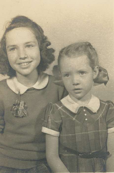 Portraits - Group, history of Iowa, Iowa History, Parkersburg, IA, Neymeyer, Robert, Iowa, dress, Children
