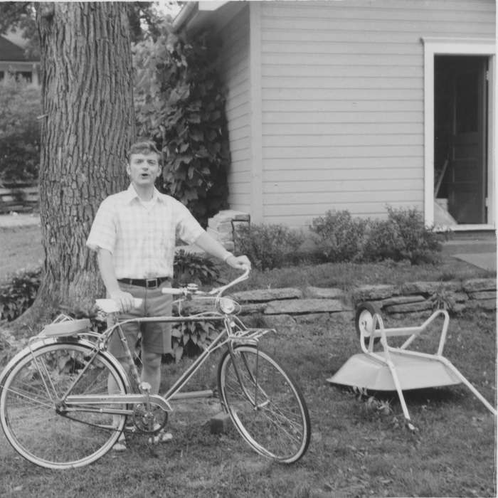 wheelbarrow, Portraits - Individual, Iowa History, Iowa, Cedar Rapids, IA, bike, history of Iowa, Outdoor Recreation, Karns, Mike, bicycle