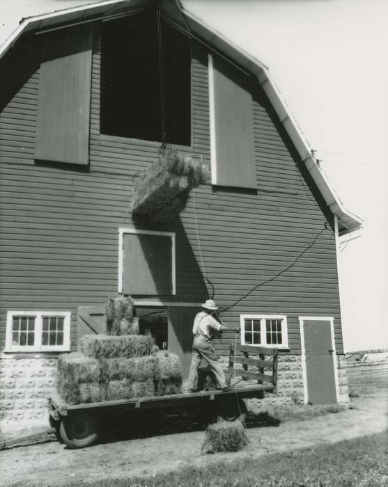 farmer, flatbed trailer, history of Iowa, Iowa History, barn, Barns, hay bale, Iowa, Farms, Waverly Public Library, Labor and Occupations