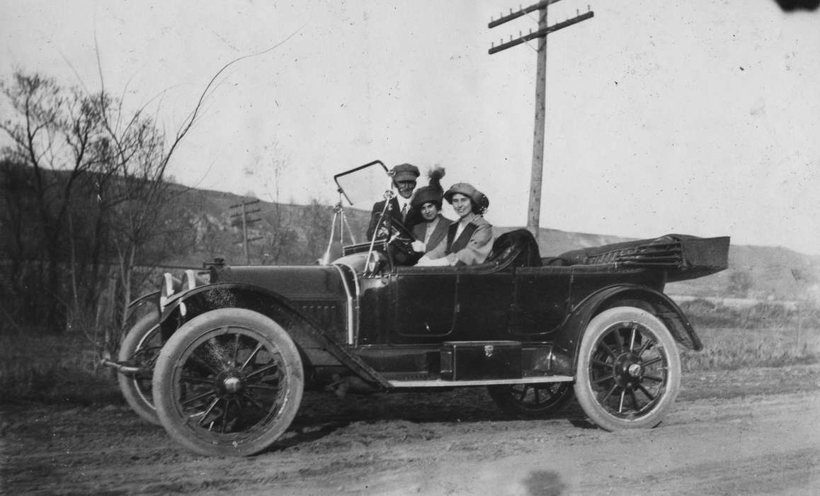 1911 alpena flyer, IA, history of Iowa, King, Tom and Kay, Motorized Vehicles, Iowa, car, road, automobile, Iowa History, Leisure, telephone pole