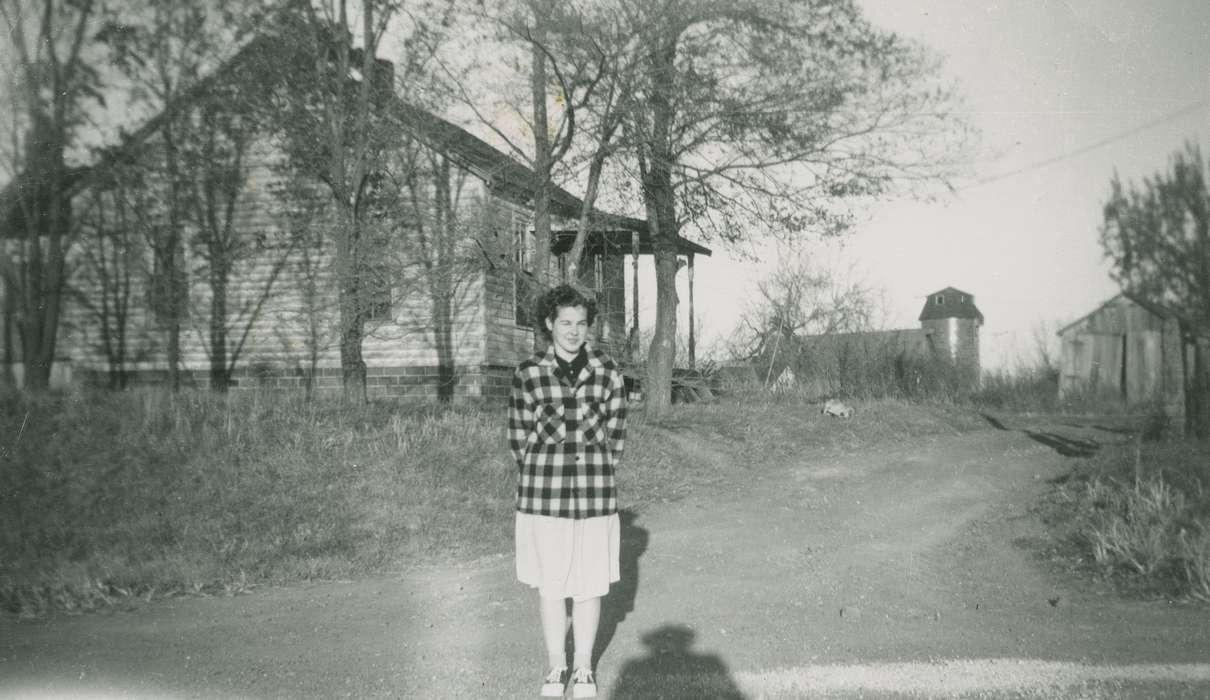 Deitrick, Allene, school bus, history of Iowa, Iowa History, Bussey, IA, Iowa, Schools and Education, Farms, Children, Portraits - Individual