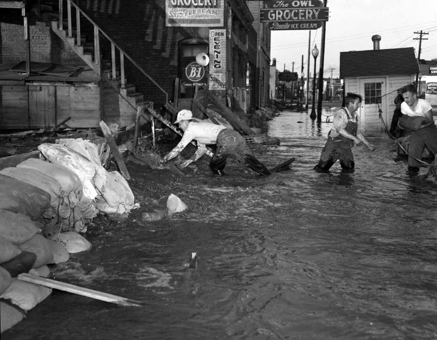 Ottumwa, IA, Floods, history of Iowa, Lemberger, LeAnn, Iowa, Cities and Towns, Businesses and Factories, Iowa History