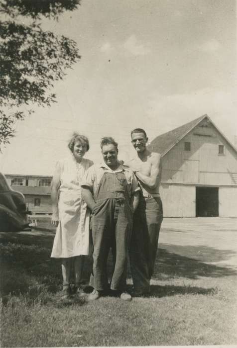 Portraits - Group, Iowa, barn, Barns, car, Bettendorf, IA, family, Farms, history of Iowa, siblings, Perkins, Lavonne, Iowa History, overalls