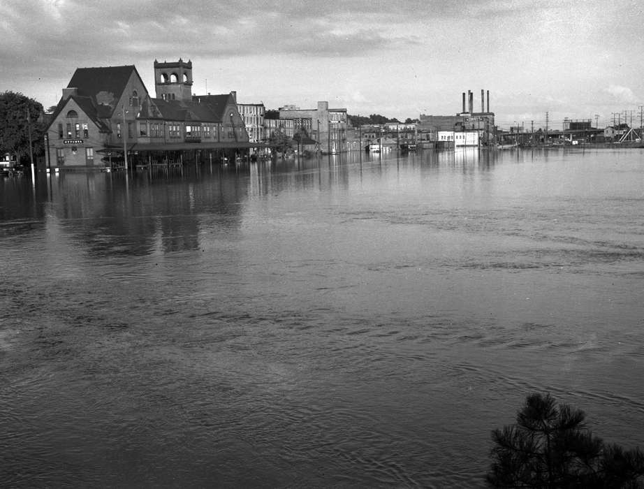 Floods, history of Iowa, Iowa History, Ottumwa, IA, Lemberger, LeAnn, Businesses and Factories, Lakes, Rivers, and Streams, Iowa, Cities and Towns, Train Stations