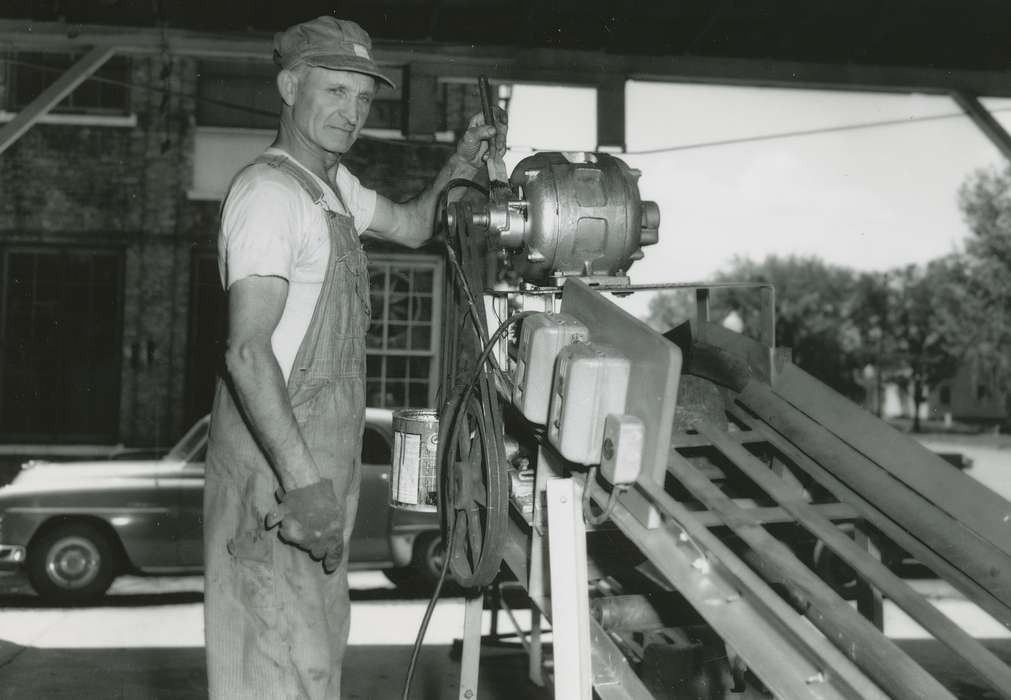 Portraits - Individual, history of Iowa, Businesses and Factories, Waverly Public Library, Iowa, Iowa History, worker, conveyor, Labor and Occupations