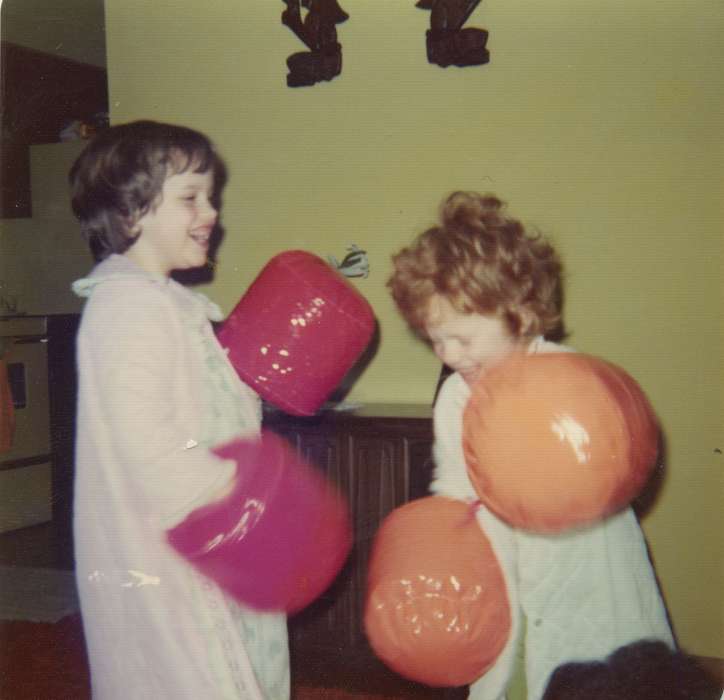 sister, Iowa, Smith, Diane, Leisure, Children, history of Iowa, christmas, Amana, IA, Holidays, Iowa History