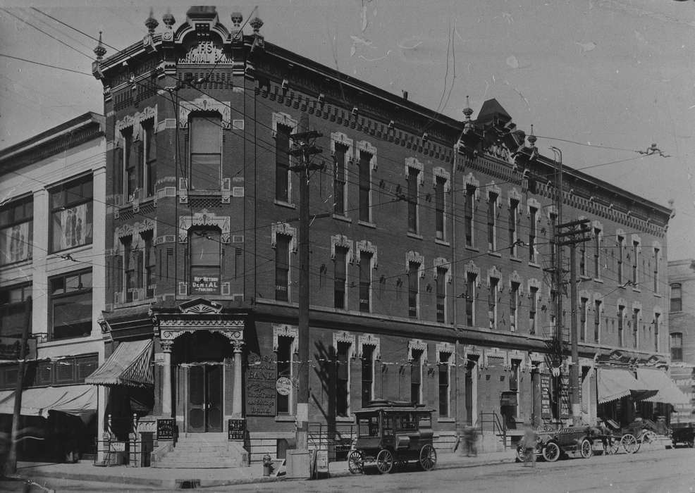 bank, Iowa, downtown, Lemberger, LeAnn, Cities and Towns, Ottumwa, IA, history of Iowa, Motorized Vehicles, Main Streets & Town Squares, Iowa History, wagon