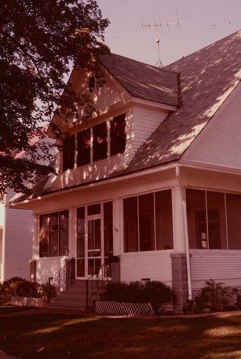 Iowa History, Iowa, Zischke, Ward, front yard, IA, house, antenna, screened porch, Homes, history of Iowa