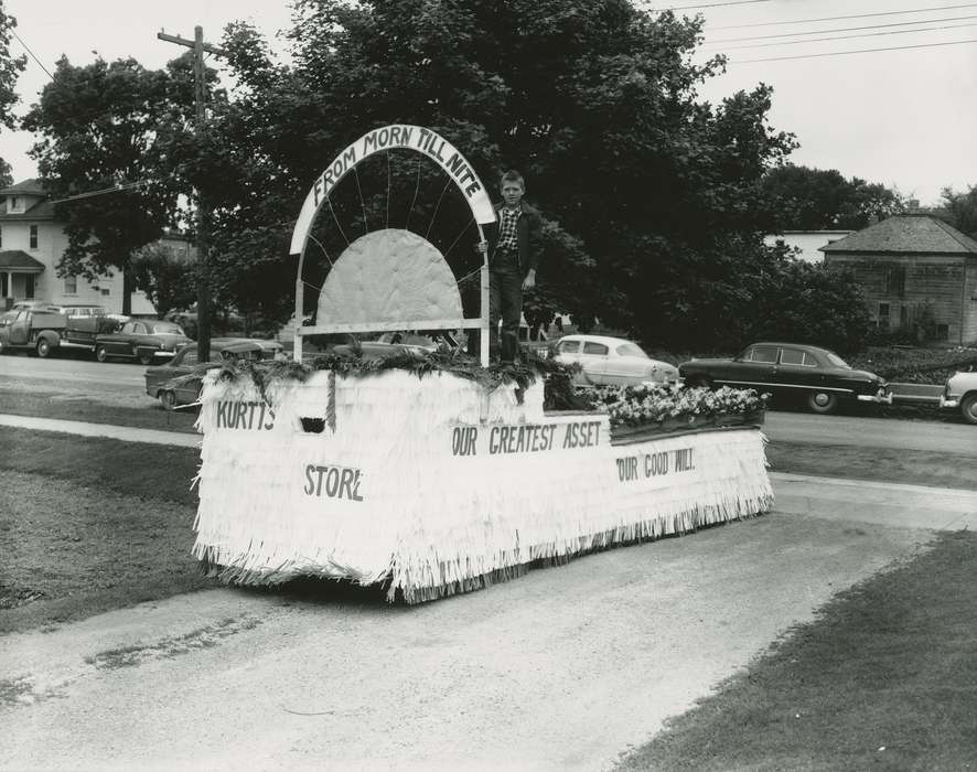 history of Iowa, Entertainment, Waverly Public Library, Iowa, car, float, parade float, Iowa History