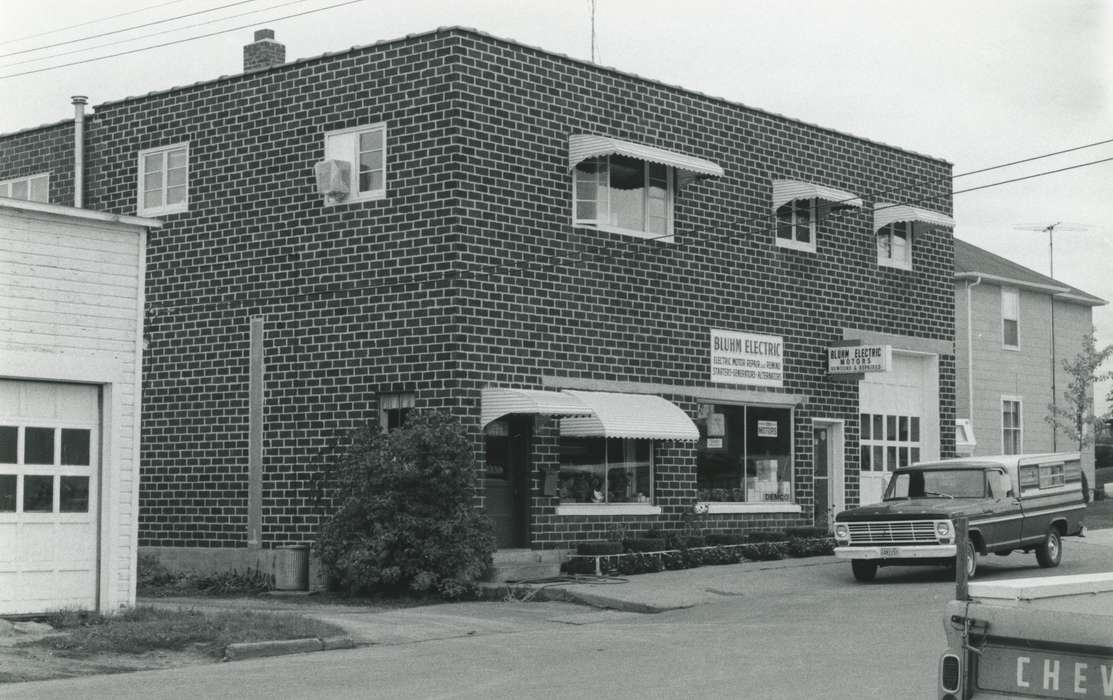history of Iowa, Iowa History, pickup truck, storefront, Motorized Vehicles, Businesses and Factories, Iowa, Cities and Towns, correct date needed, Waverly Public Library