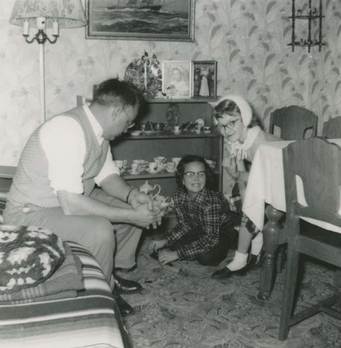 history of Iowa, Iowa History, Families, Iowa, living room, Homes, Yezek, Jody, Children, USA