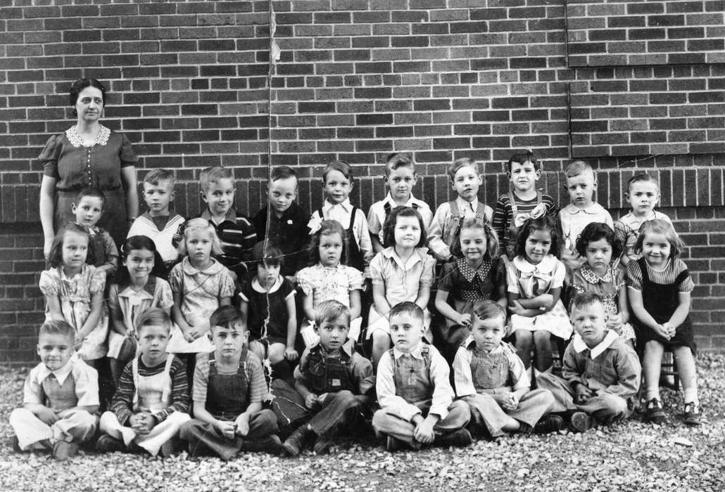 Portraits - Group, Iowa History, Iowa, Schools and Education, teacher, IA, Schrodt, Evelyn, class, children, Children, history of Iowa