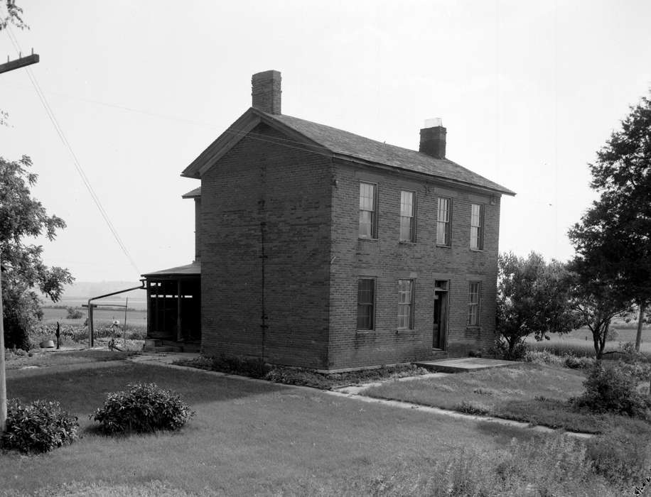 Douds, IA, history of Iowa, Iowa History, brick, garden, lawn, Iowa, Lemberger, LeAnn, chimney, Homes, house