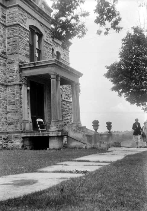 column, Iowa History, artist, Iowa, Lemberger, LeAnn, stone building, stone city art colony, porch, Homes, Stone City, IA, urn, history of Iowa