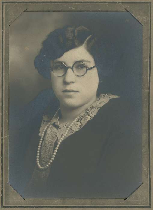 pearl necklace, Parkersburg, IA, Iowa, Iowa History, Neymeyer, Robert, waves, lace, Portraits - Individual, history of Iowa, glasses, collar