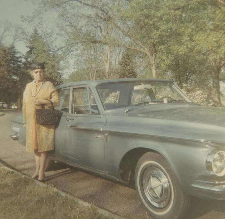 history of Iowa, Portraits - Individual, Iowa History, Motorized Vehicles, car, coat, Iowa, Roquet, Ione, purse, Des Moines, IA