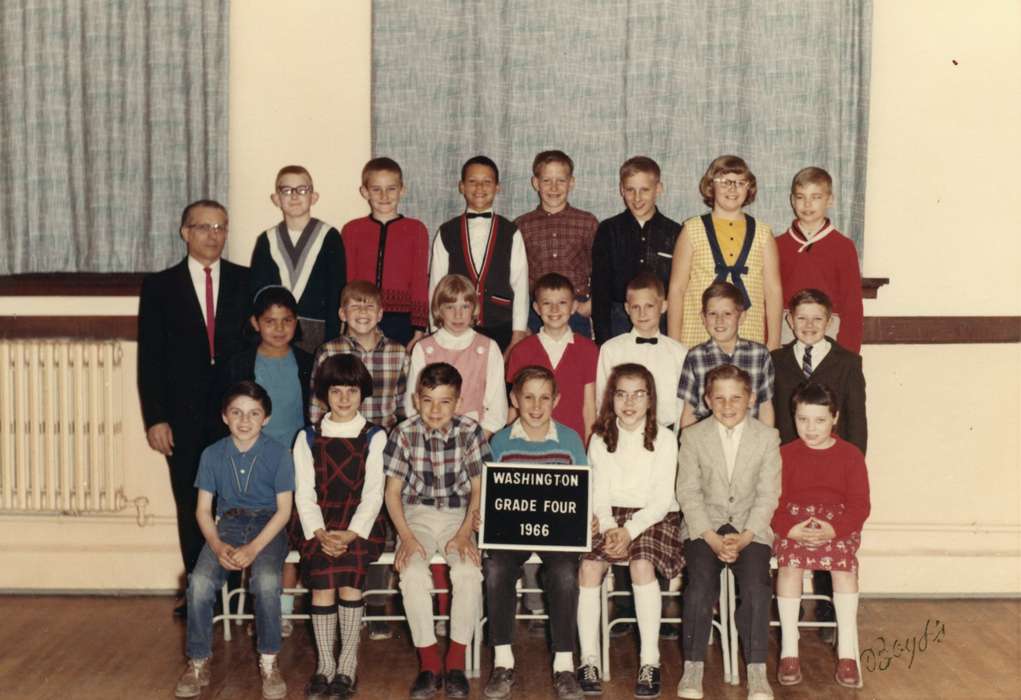 Portraits - Group, class, Pettit, Gene, history of Iowa, Iowa History, Charles City, IA, Iowa, Schools and Education, elementary school