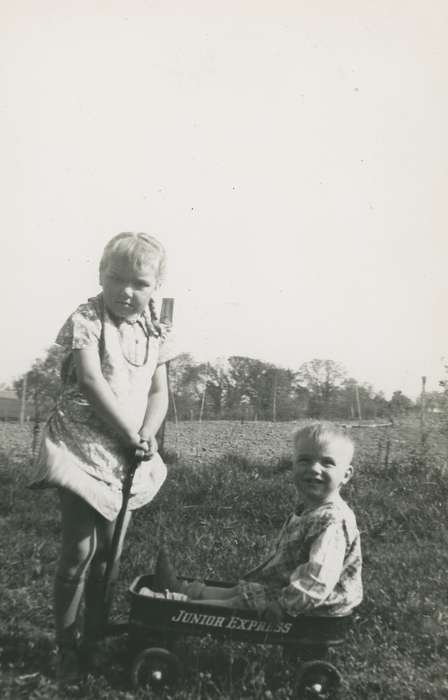 girl, wagon, Leisure, Iowa History, Iowa, USA, toy, Children, boy, history of Iowa, Spilman, Jessie Cudworth