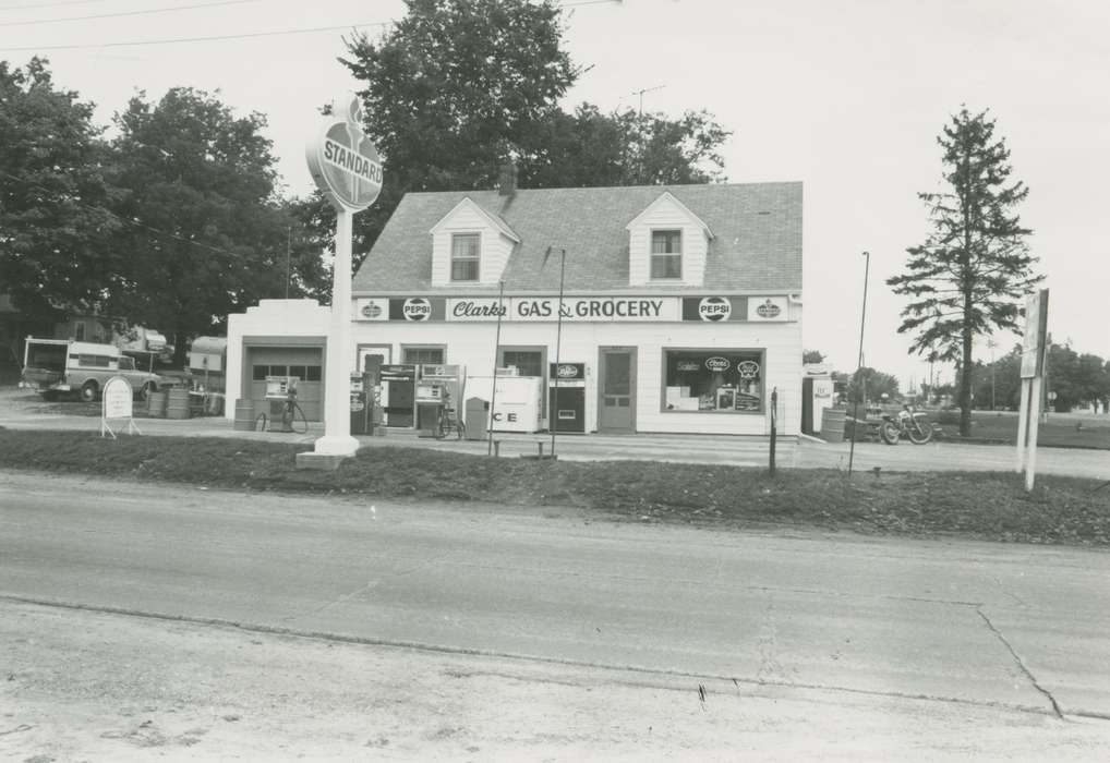 gas station, Waverly Public Library, auto store, service station, Iowa, convenience store, history of Iowa, Iowa History, Businesses and Factories