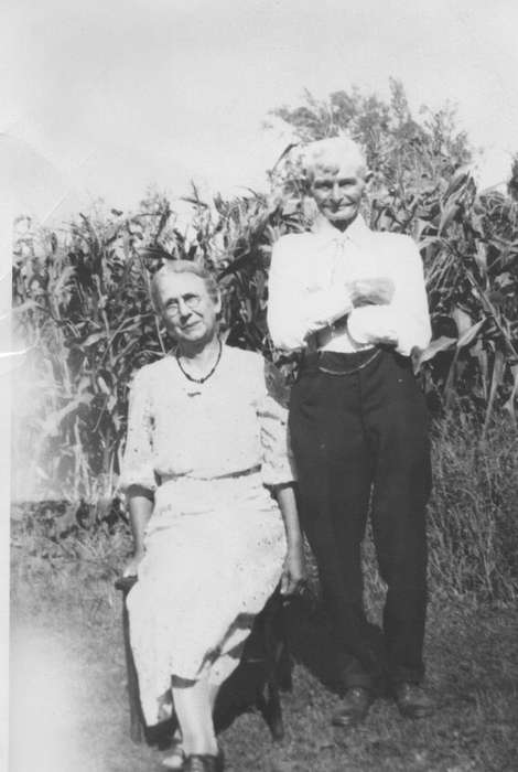 Portraits - Group, history of Iowa, Iowa History, Doering, Alan, corn, Iowa, Farms, Wyoming, IA