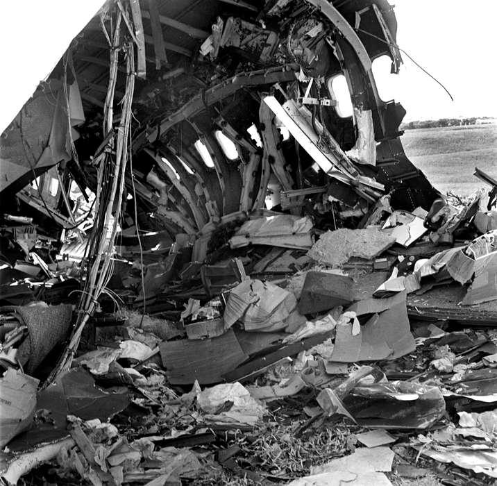 history of Iowa, Iowa History, Wrecks, Motorized Vehicles, Unionville, MO, airplane, crash, Iowa, Lemberger, LeAnn, wreath