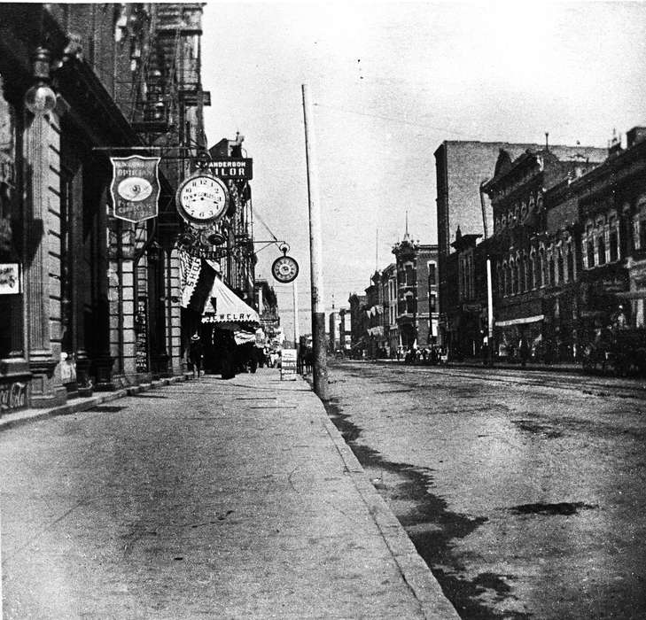 jewelry, Main Streets & Town Squares, history of Iowa, Iowa History, Ottumwa, IA, Lemberger, LeAnn, clock, Iowa, Cities and Towns