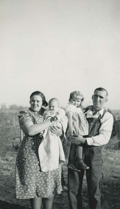 Portraits - Group, Iowa History, Iowa, USA, baby, Families, overalls, dress, history of Iowa, Spilman, Jessie Cudworth