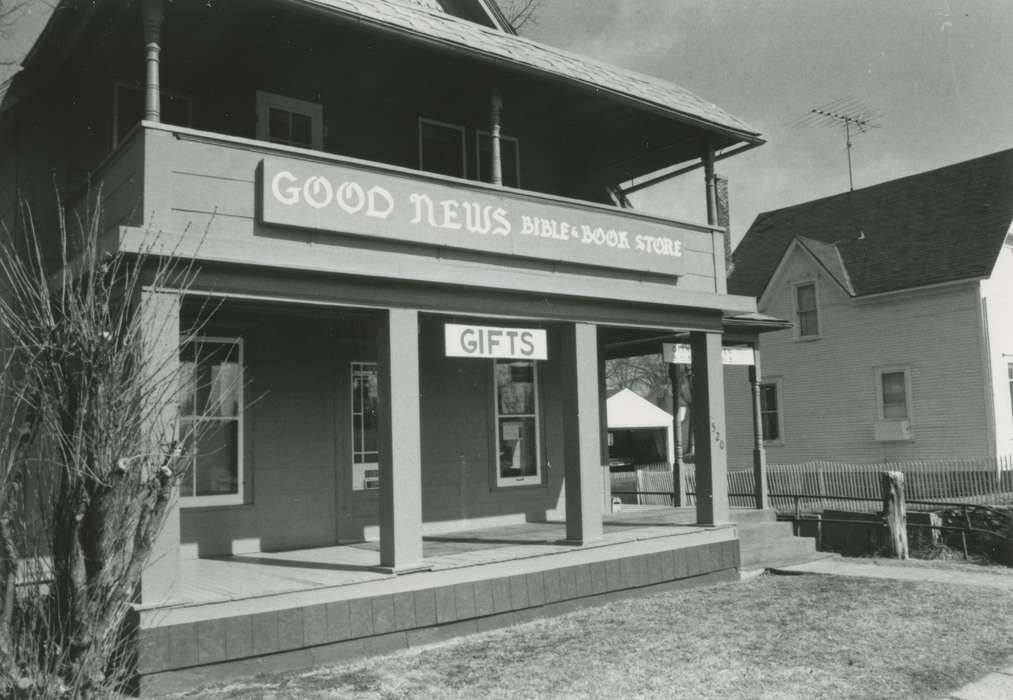 history of Iowa, Iowa History, storefront, store, bookstore, Iowa, Cities and Towns, Waverly Public Library