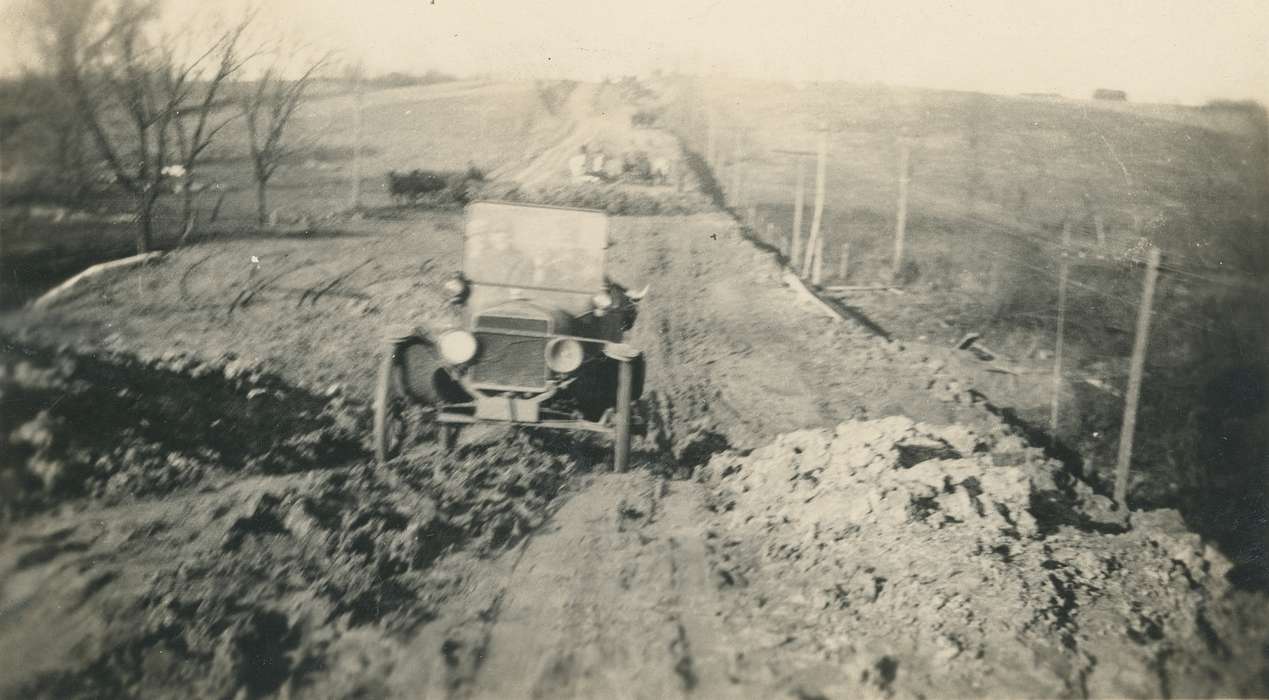 history of Iowa, Iowa History, highway, Motorized Vehicles, car, muddy, Waverly, IA, dirt road, Iowa, Waverly Public Library