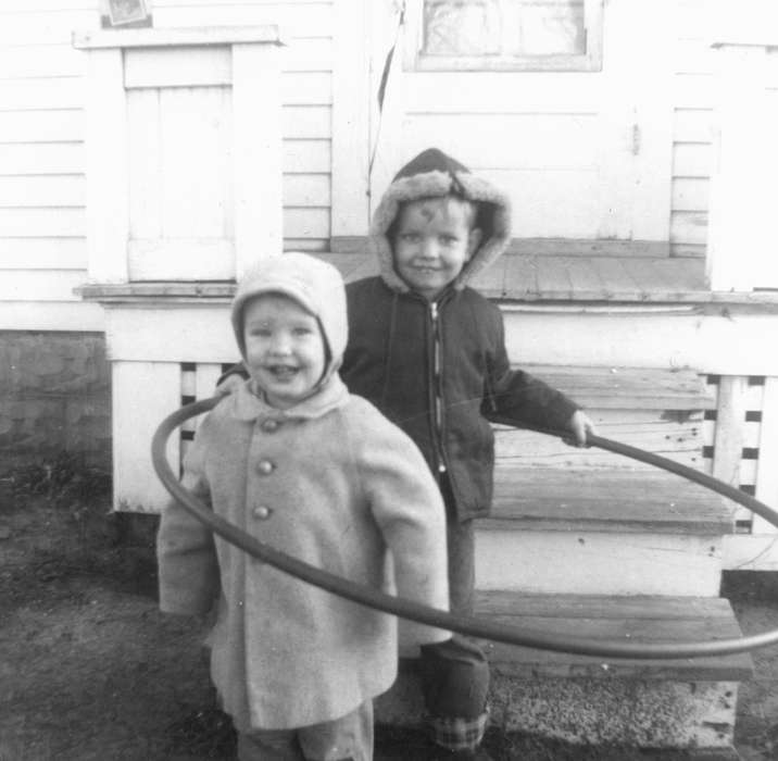 jacket, Schrodt, Evelyn, Iowa History, Children, Iowa, history of Iowa, Portraits - Group, hula hoop, Murray, IA