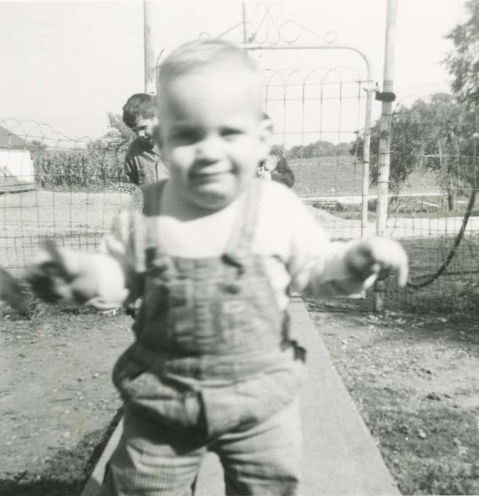 Richland, IA, Children, Iowa History, Iowa, Adam, Andrew, fence, history of Iowa