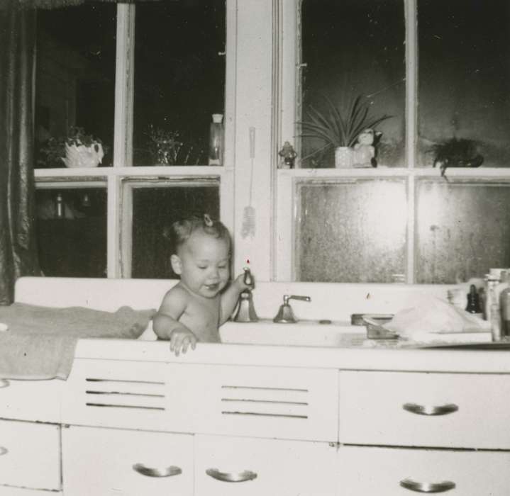 history of Iowa, kitchen, Iowa History, window, sink, bath, Herndon, IA, Iowa, Homes, Bergmann, Elizabeth, Children, baby