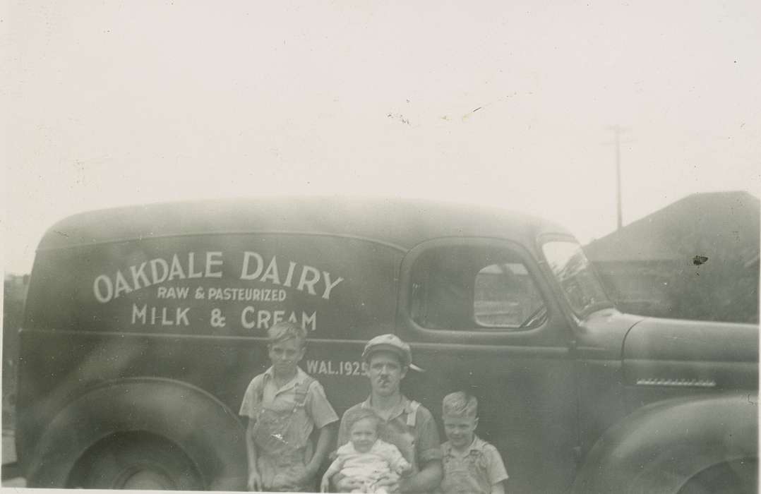 Portraits - Group, Iowa, dairy, Jeys, Marlene, Fort Dodge, IA, history of Iowa, Motorized Vehicles, Iowa History, automobile