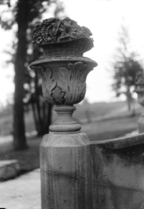 history of Iowa, Iowa History, Iowa, Lemberger, LeAnn, Stone City, IA, Homes, urn, stone city art colony