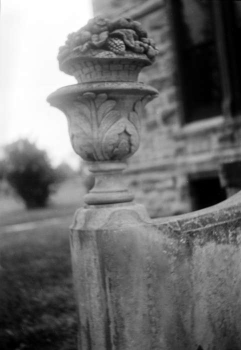 history of Iowa, Iowa History, Iowa, Lemberger, LeAnn, Stone City, IA, Homes, urn, stone city art colony