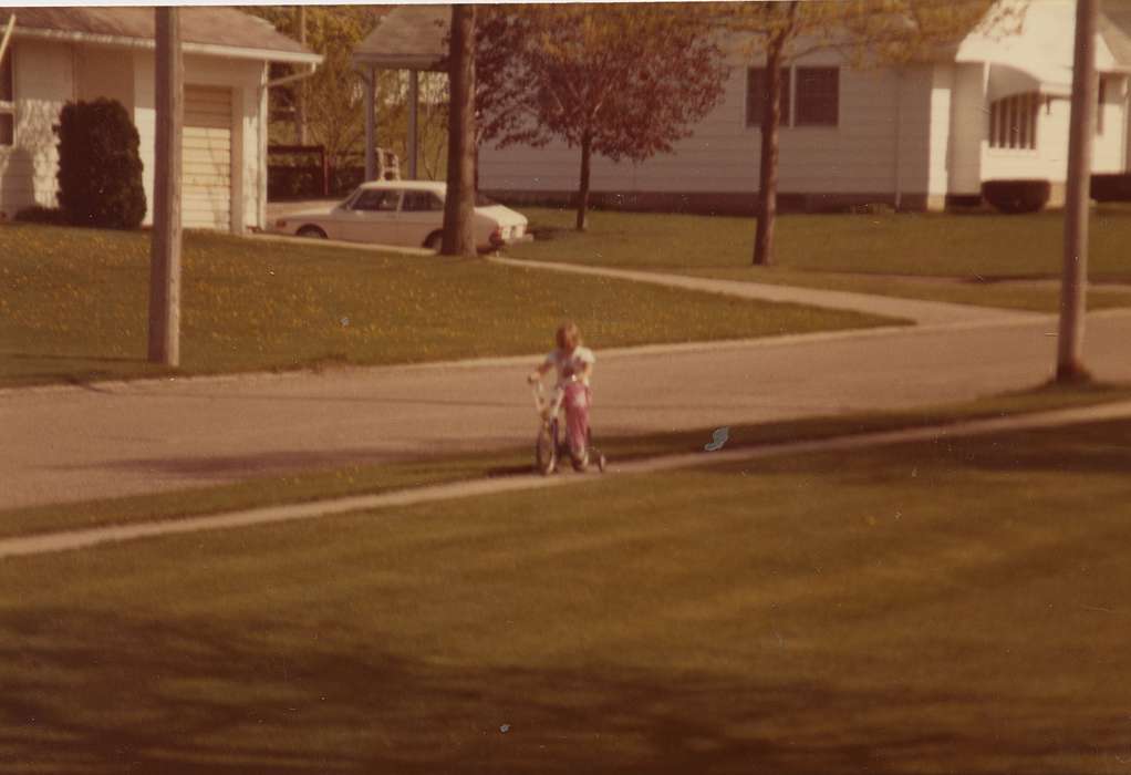 neighborhood, history of Iowa, Iowa History, Motorized Vehicles, bicycle, car, Reinbeck, IA, Iowa, Cities and Towns, Children, East, Lindsey