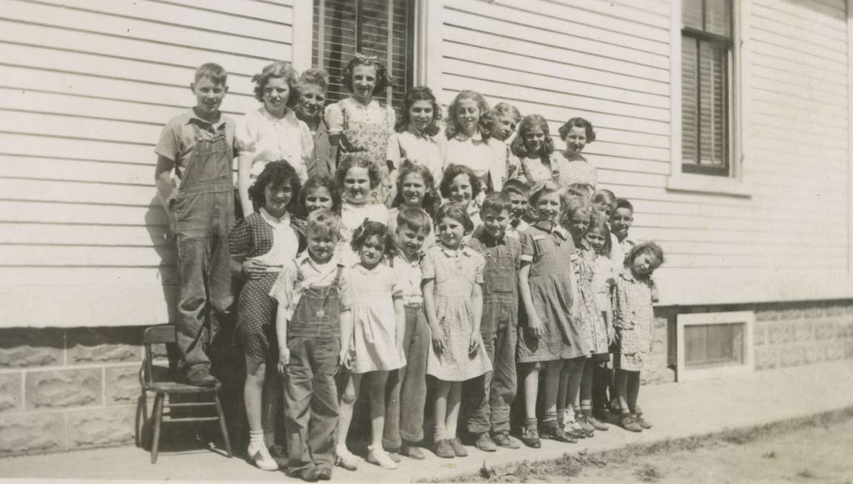 Portraits - Group, class, Bettendorf, IA, history of Iowa, Iowa History, Perkins, Lavonne, Iowa, Schools and Education, school