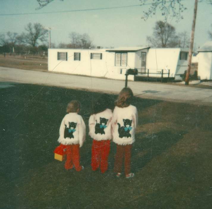 Portraits - Group, history of Iowa, Iowa History, Delhi, IA, Families, Shaw, Marilyn, sweater, Iowa, trailer house, sibling, Children, matching